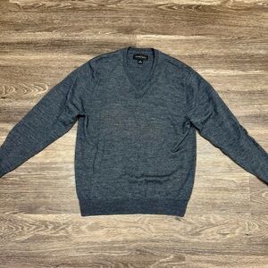 Kenneth Roberts Platinum 100% Merino Wool Gray V-Neck Sweater Men’s Size M